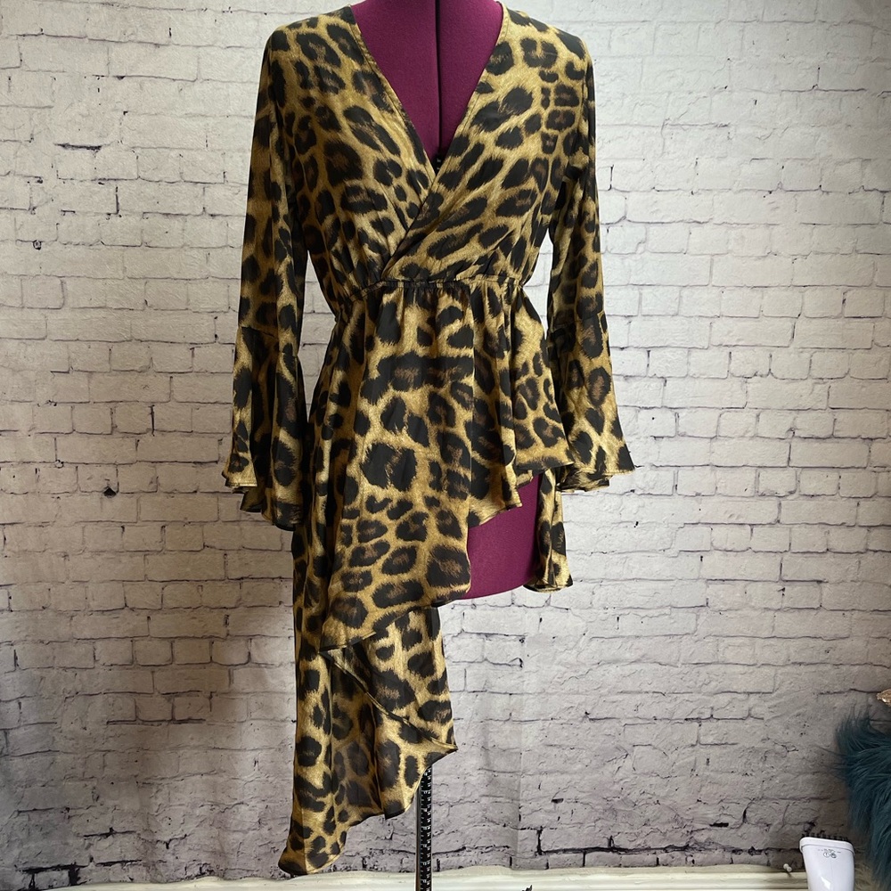 JJ’s Fairyland asymmetrical leopard print blouse size small